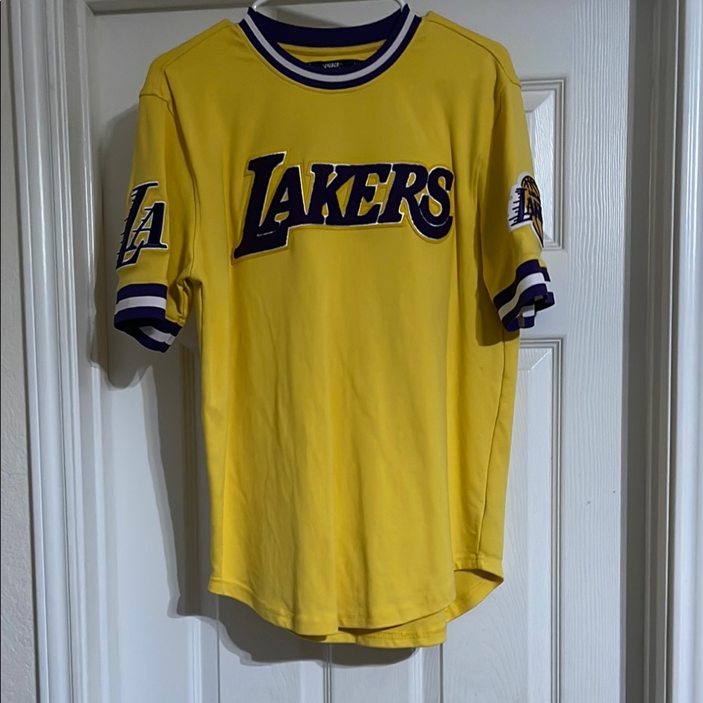 Los Angeles Lakers Men’s Yellow Team Tee